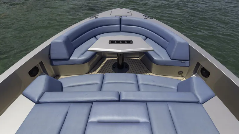 Slide: The Image of Vanquish VQ45 - 5369510