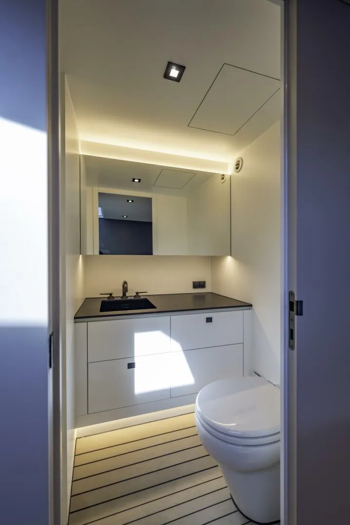 Slide: The Image of Vanquish VQ45 - 5369517