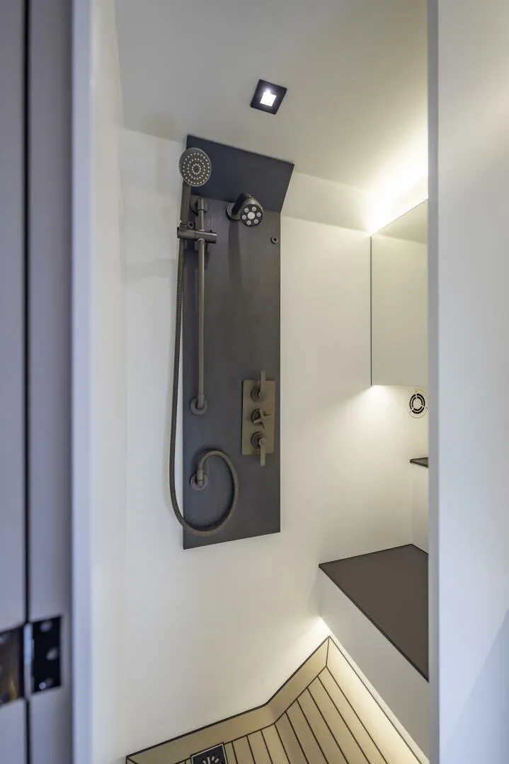 Slide: The Image of Vanquish VQ45 - 5369522