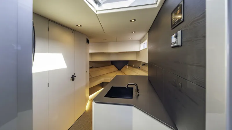 Slide: The Image of Vanquish VQ45 - 5369525