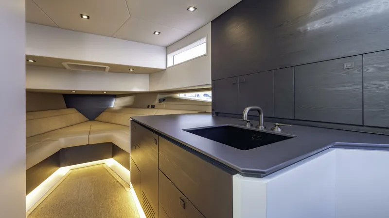 Slide: The Image of Vanquish VQ45 - 5369531