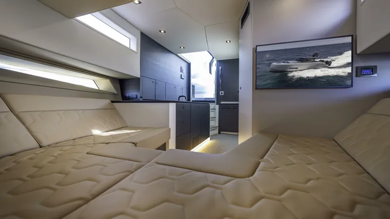 Slide: The Image of Vanquish VQ45 - 5369539