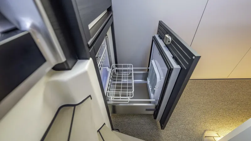 Slide: The Image of Vanquish VQ45 - 5369547