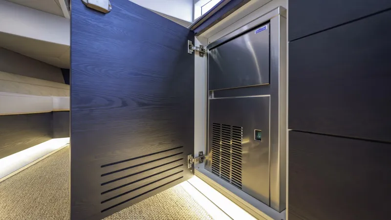 Slide: The Image of Vanquish VQ45 - 5369550