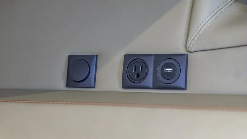 Slide: The Image of Vanquish VQ45 - 5369552