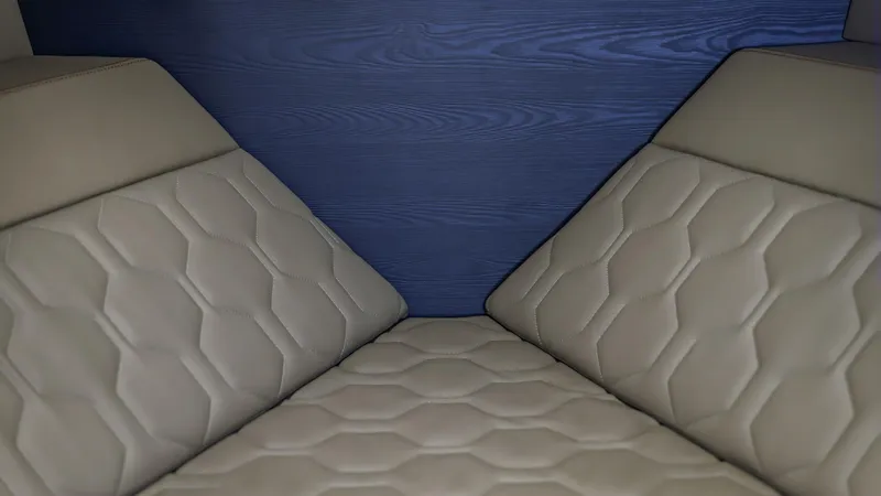 Slide: The Image of Vanquish VQ45 - 5369560