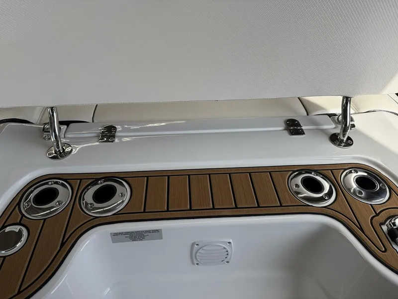 Slide: The Image of Walker Bay Generation LTE 14' 2025 - 4978230