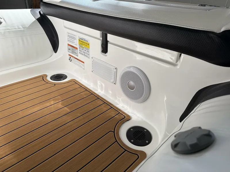 Slide: The Image of Walker Bay Generation LTE 14' 2025 - 4978227