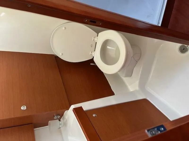 Slide: The Image of Beneteau Oceanis 38.1 2017 - 4979359