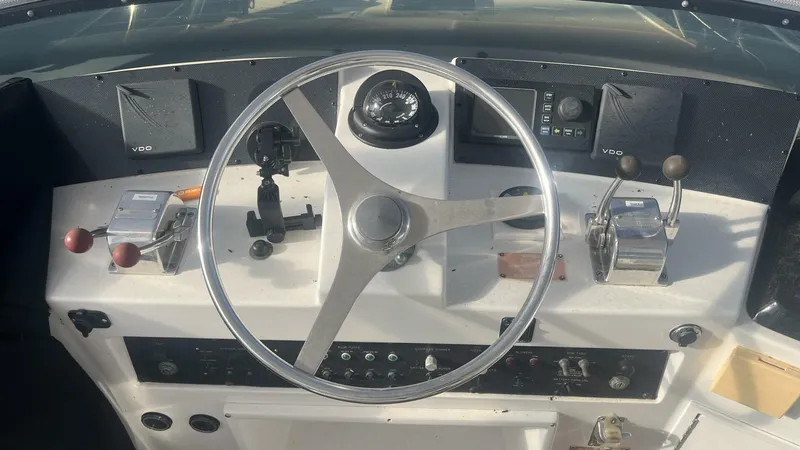 Slide: The Image of Hatteras Double Cabin 1994 - 5008000