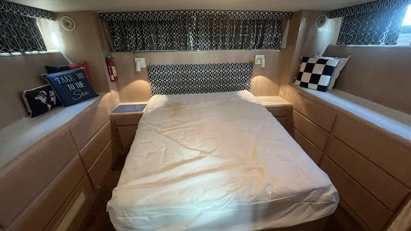 Slide: The Image of Hatteras Double Cabin 1994 - 5007958