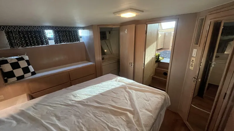 Slide: The Image of Hatteras Double Cabin 1994 - 5007971