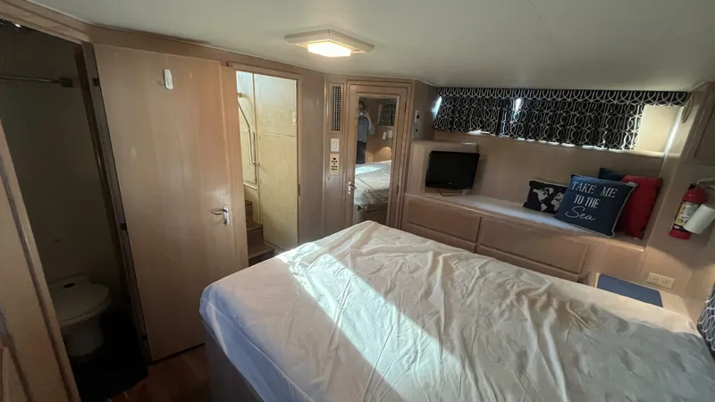 Slide: The Image of Hatteras Double Cabin 1994 - 5007972