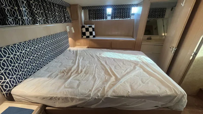 Slide: The Image of Hatteras Double Cabin 1994 - 5007977