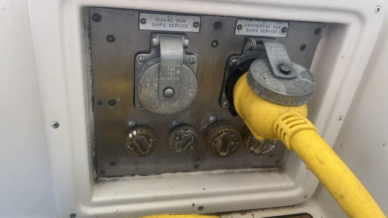 Slide: The Image of Hatteras Double Cabin 1994 - 5007992