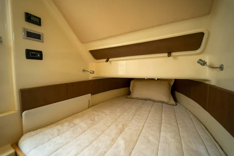 Slide: The Image of Chris-Craft 34 Catalina 2018 - 5477000