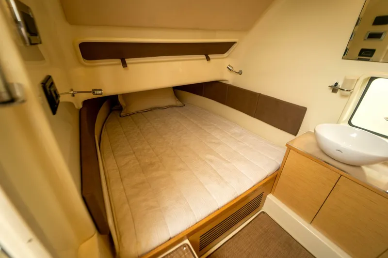 Slide: The Image of Chris-Craft 34 Catalina 2018 - 5477001