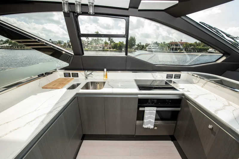 Slide: The Image of Azimut S7 2021 - 5015160