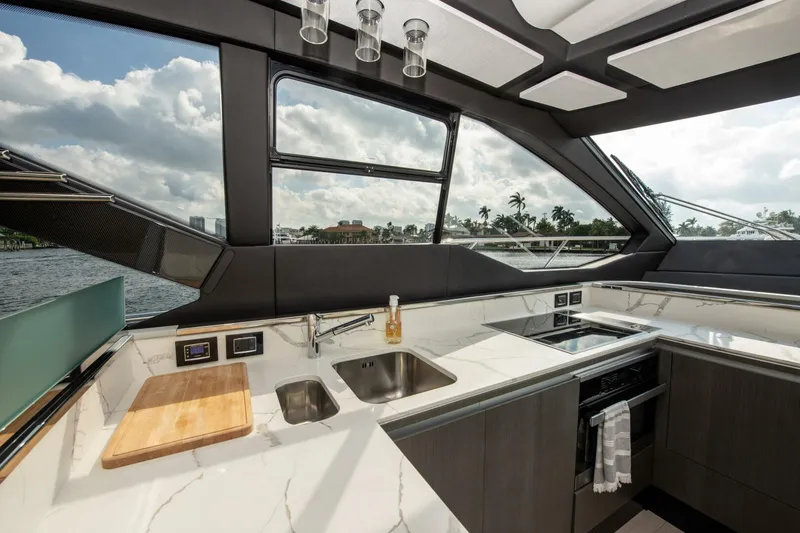 Slide: The Image of Azimut S7 2021 - 5015164