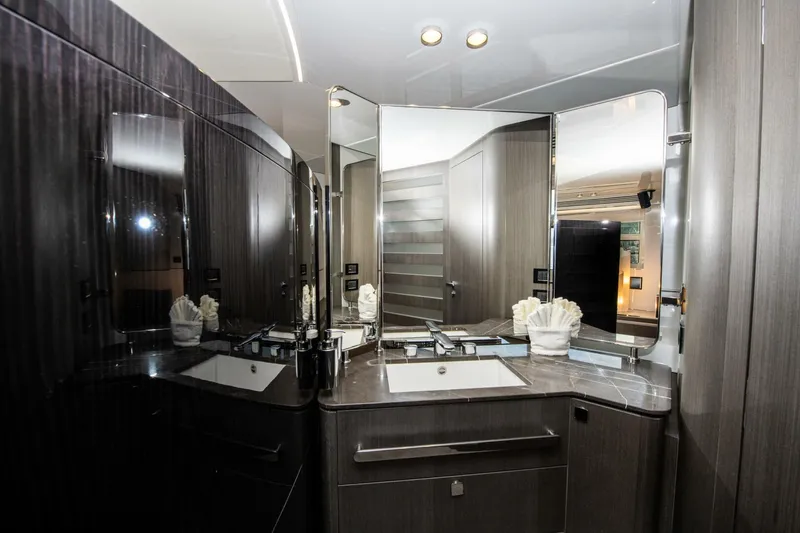 Slide: The Image of Azimut S7 2021 - 5015192