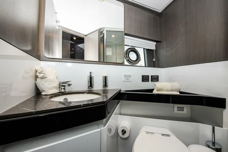 Slide: The Image of Azimut S7 2021 - 5015196