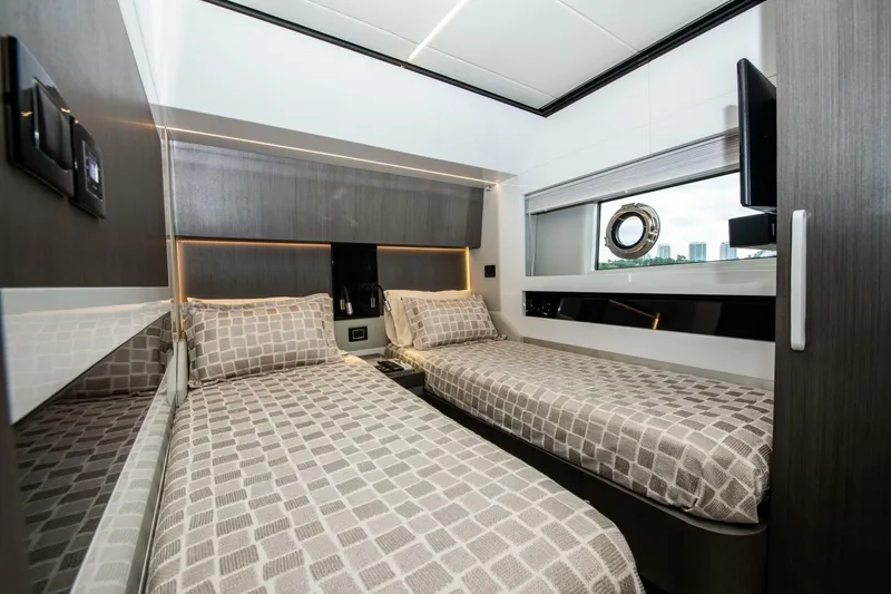 Slide: The Image of Azimut S7 2021 - 5015197