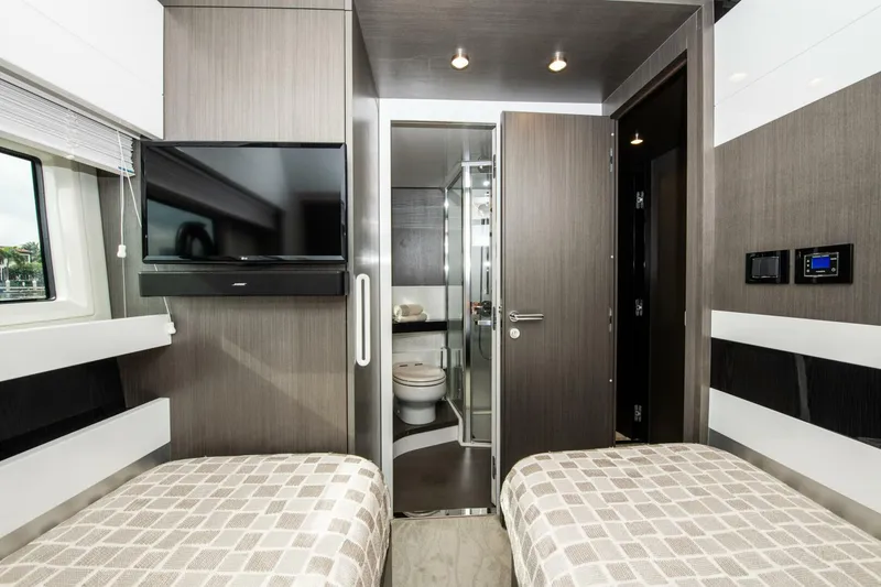 Slide: The Image of Azimut S7 2021 - 5015198