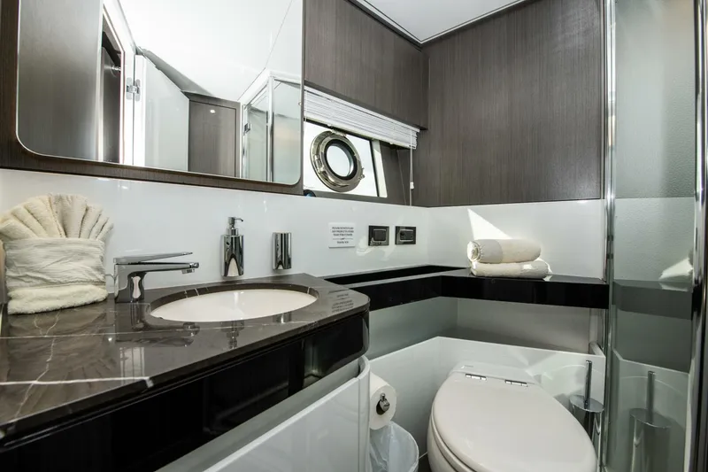 Slide: The Image of Azimut S7 2021 - 5015199