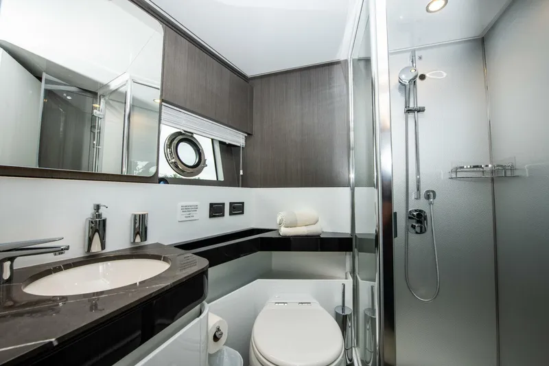 Slide: The Image of Azimut S7 2021 - 5015200