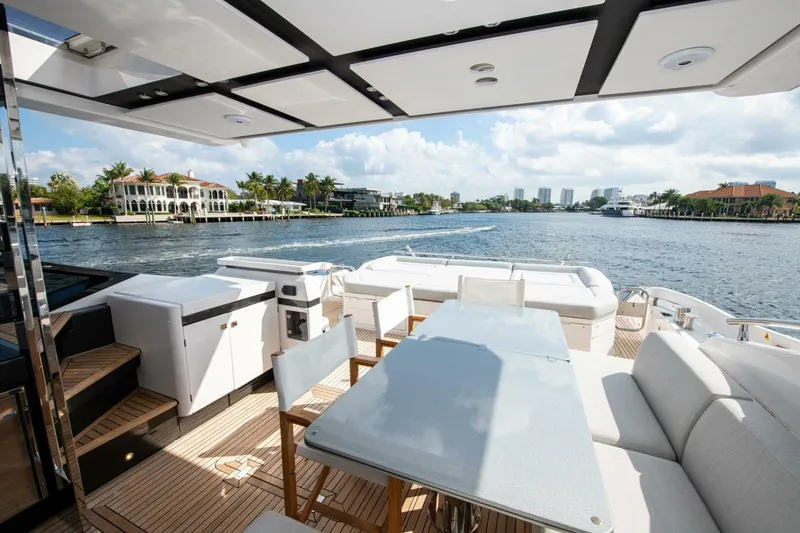 Slide: The Image of Azimut S7 2021 - 5015205