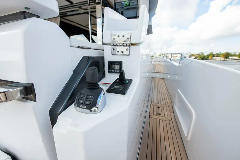 Slide: The Image of Azimut S7 2021 - 5015212