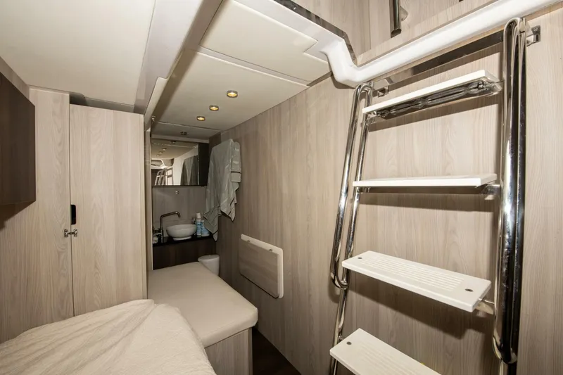 Slide: The Image of Azimut S7 2021 - 5015219