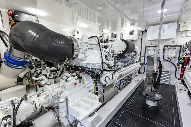 Slide: The Image of Viking 80 Convertible 2019 - 5009350