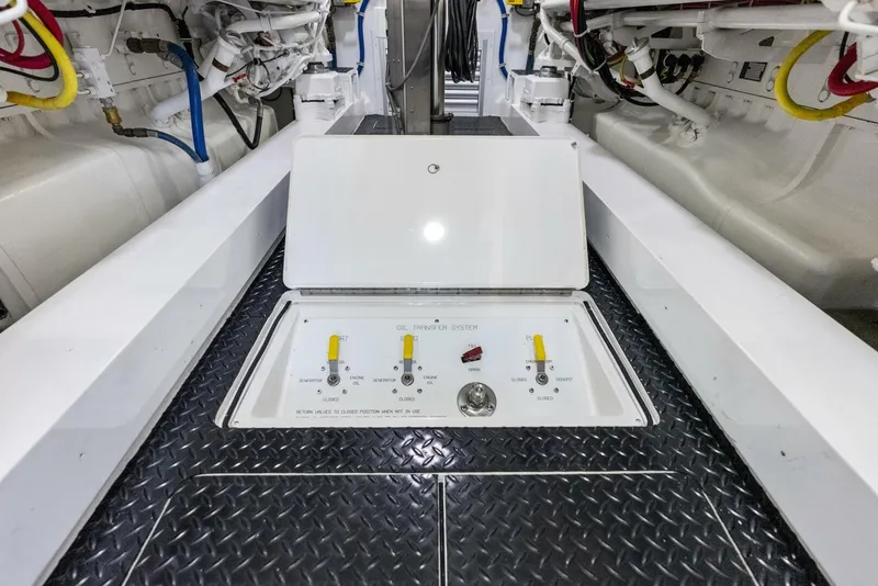 Slide: The Image of Viking 80 Convertible 2019 - 5009360