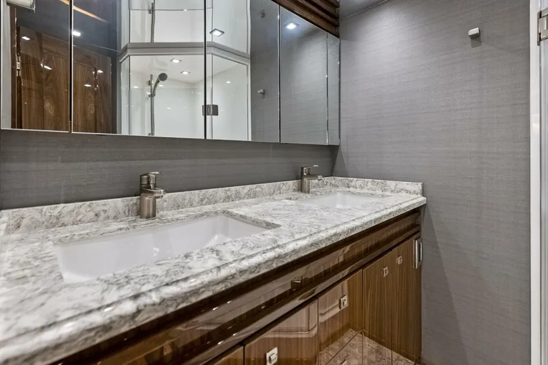 Slide: The Image of Viking 80 Convertible 2019 - 5009314