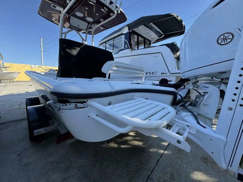 Slide: The Image of Yellowfin 24 CE 2018 - 5078003