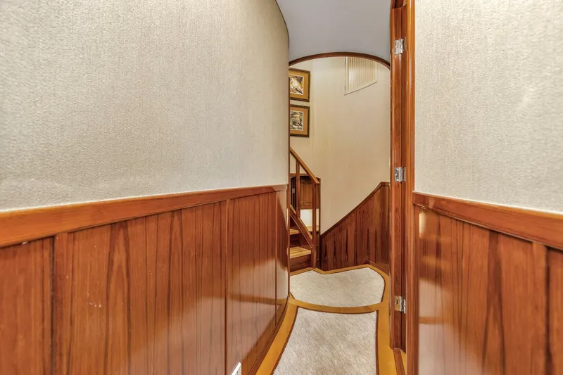 Slide: The Image of 2005 76 Whiticar Enclosed Bridge Badonkadonk Companionway (3) - 4982453