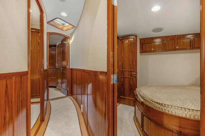 Slide: The Image of 2005 76 Whiticar Enclosed Bridge Badonkadonk Companionway (4) - 4982454