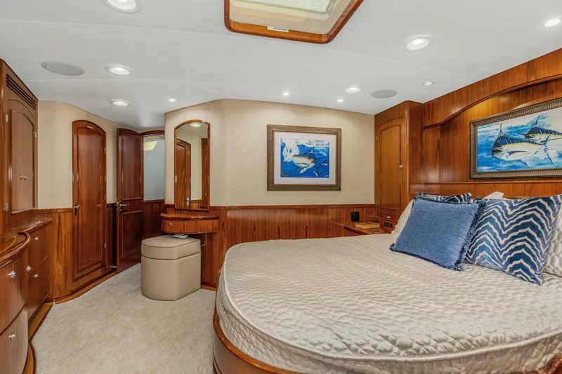 Slide: The Image of 2005 76 Whiticar Enclosed Bridge Badonkadonk Master Stateroom (3) - 4982458