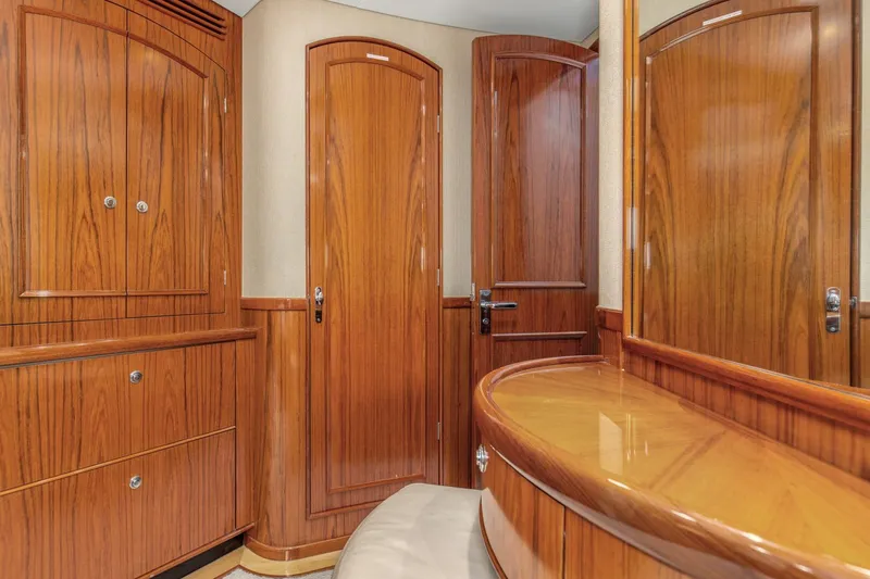 Slide: The Image of 2005 76 Whiticar Enclosed Bridge Badonkadonk Master Stateroom (5) - 4982460