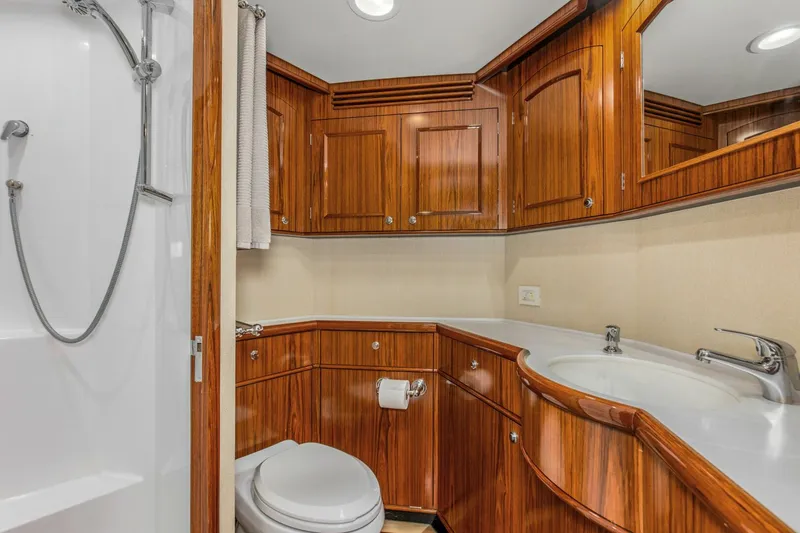 Slide: The Image of 2005 76 Whiticar Enclosed Bridge Badonkadonk Master Head - 4982461