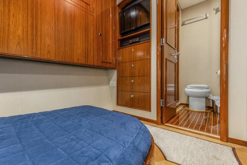 Slide: The Image of 2005 76 Whiticar Enclosed Bridge Badonkadonk Port Rear Stateroom (1) - 4982599