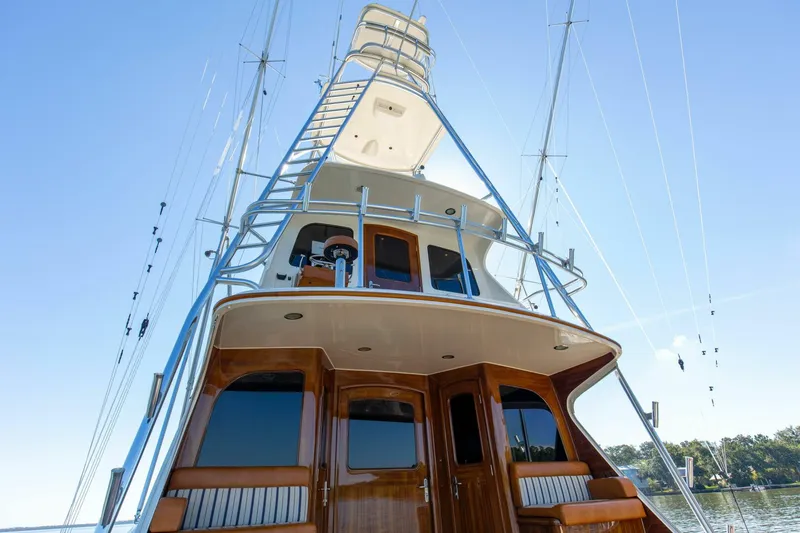 Slide: The Image of 2005 76 Whiticar Enclosed Bridge Badonkadonk Deck (2) - 4982610