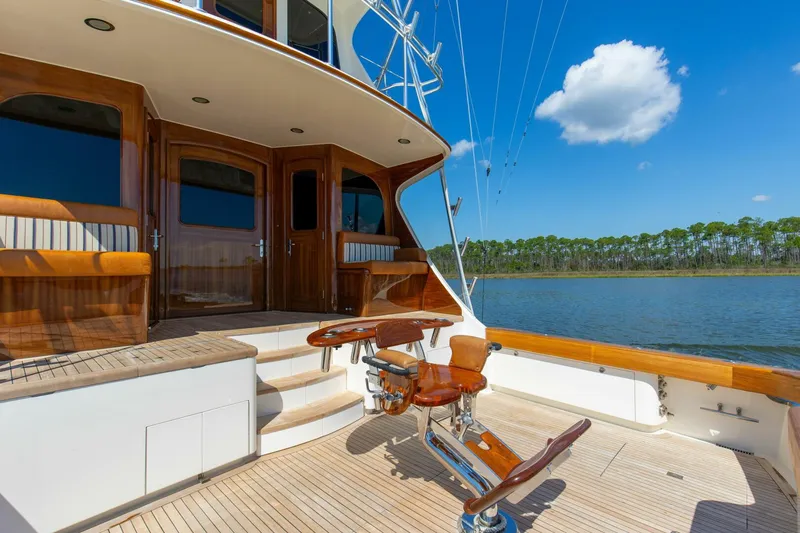 Slide: The Image of 2005 76 Whiticar Enclosed Bridge Badonkadonk Deck (4) - 4982612