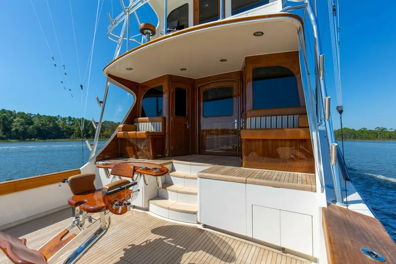 Slide: The Image of 2005 76 Whiticar Enclosed Bridge Badonkadonk Deck (5) - 4982613