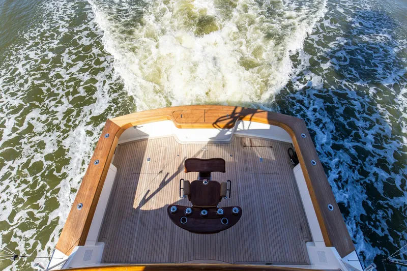 Slide: The Image of 2005 76 Whiticar Enclosed Bridge Badonkadonk Deck (8) - 4982616