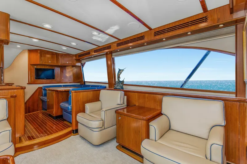 Slide: The Image of 2005 76 Whiticar Enclosed Bridge Badonkadonk Salon (2) - 4982442