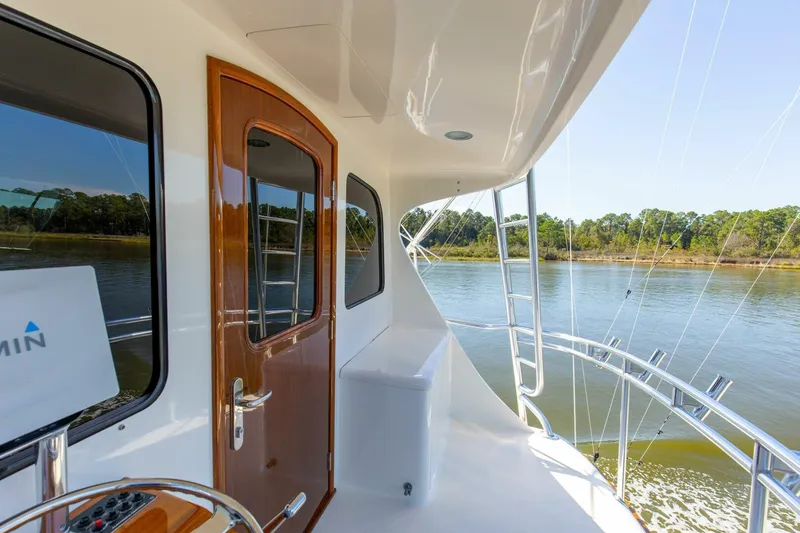 Slide: The Image of 2005 76 Whiticar Enclosed Bridge Badonkadonk Bridge Exterior Bridge Balcony (1) - 4982624