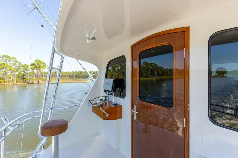 Slide: The Image of 2005 76 Whiticar Enclosed Bridge Badonkadonk Bridge Exterior Bridge Balcony - 4982625