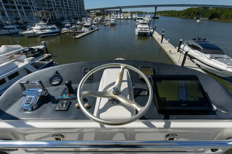 Slide: The Image of 2005 76 Whiticar Enclosed Bridge Badonkadonk Flybridge (3) - 4982630